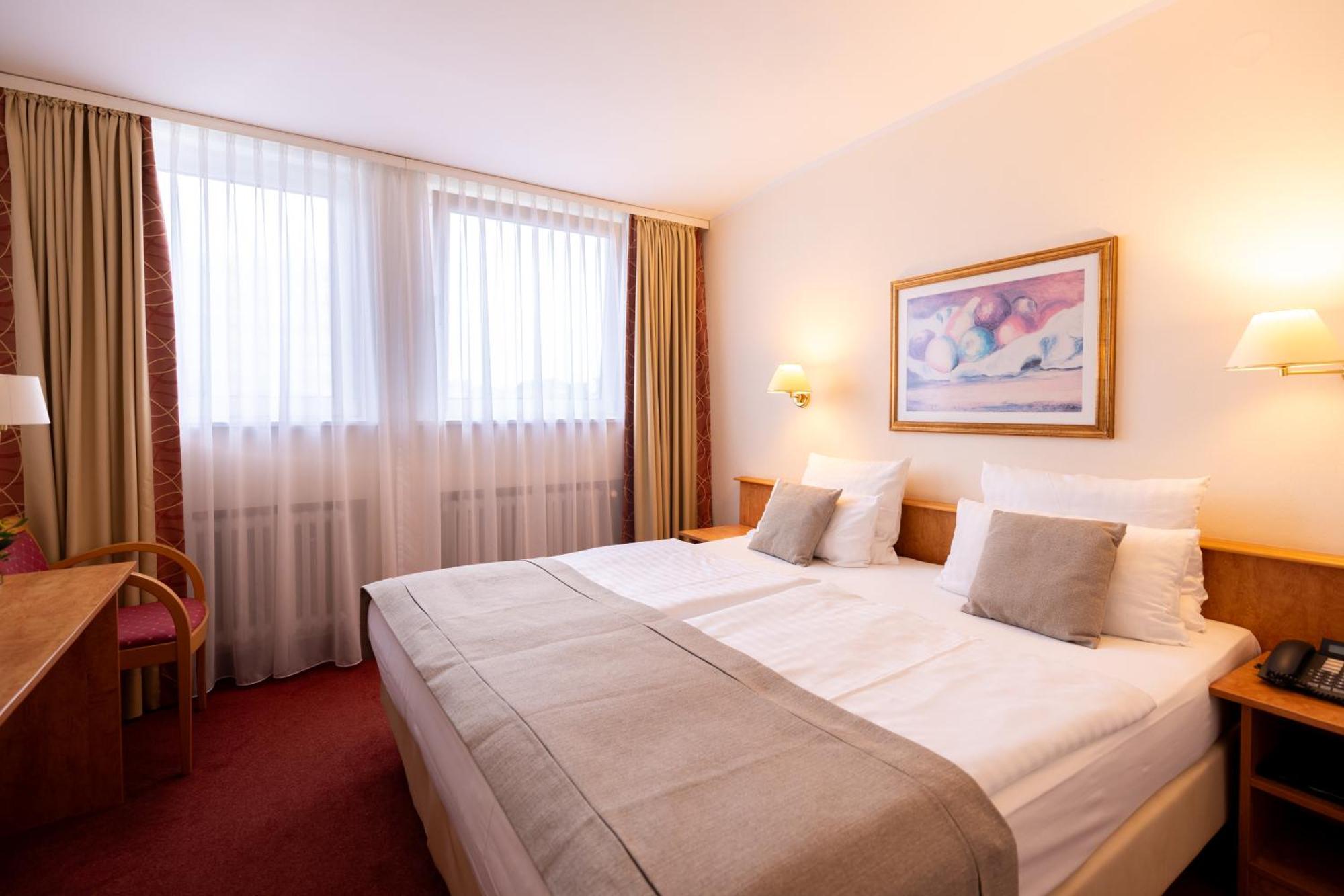 โนวุม โฮเต็ล เบรเมอร์ เฮาส์ แอม ฮุพบาห์นอฟ Hotel เบรเมน ภายนอก รูปภาพ